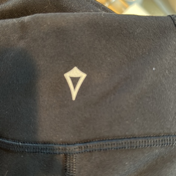 Ivivva (Lululemon)fold on tight crop pants size 12 - Picture 12 of 12